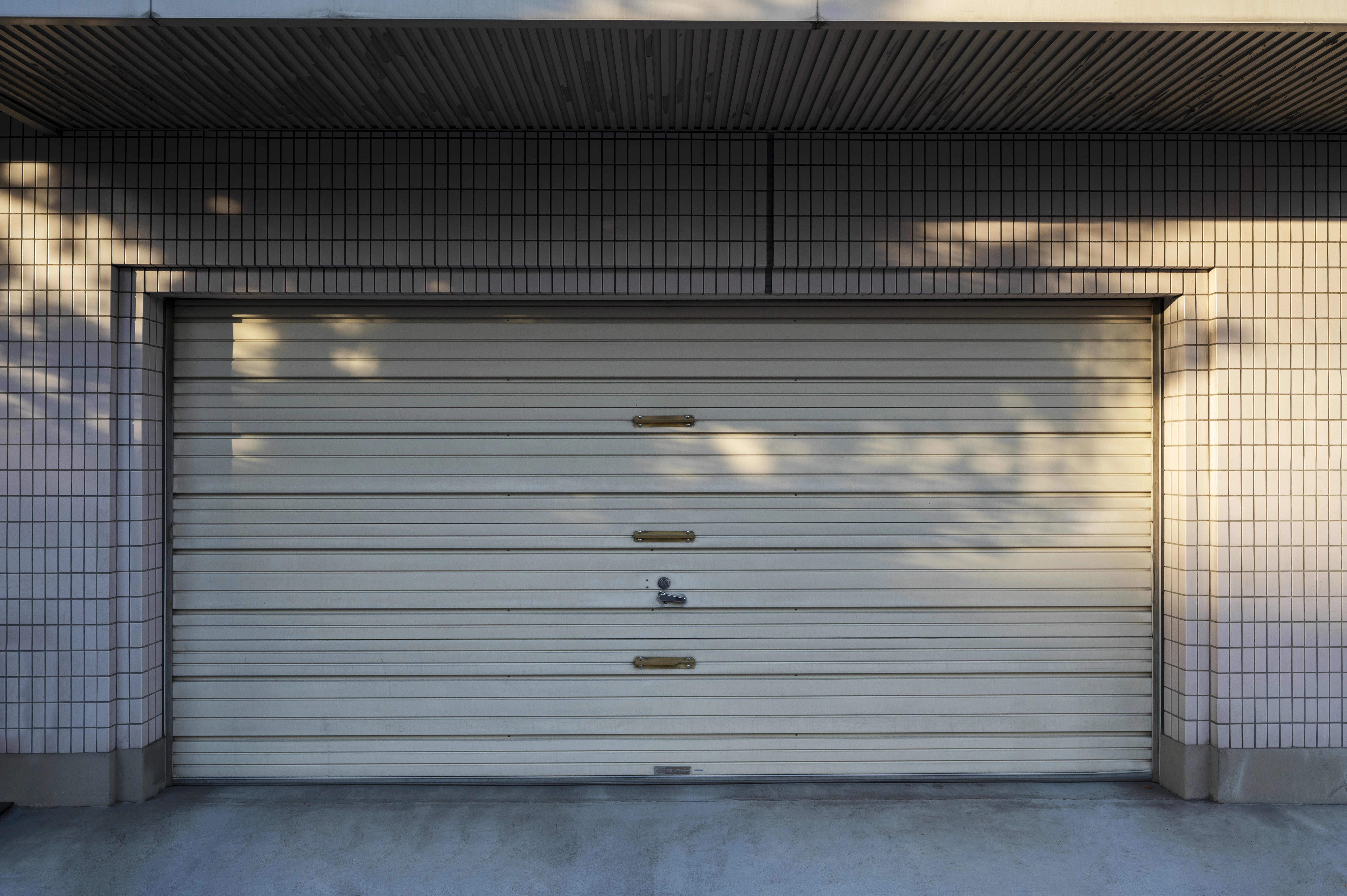 Professional garage door repair and installation in Thousand Oaks, CA